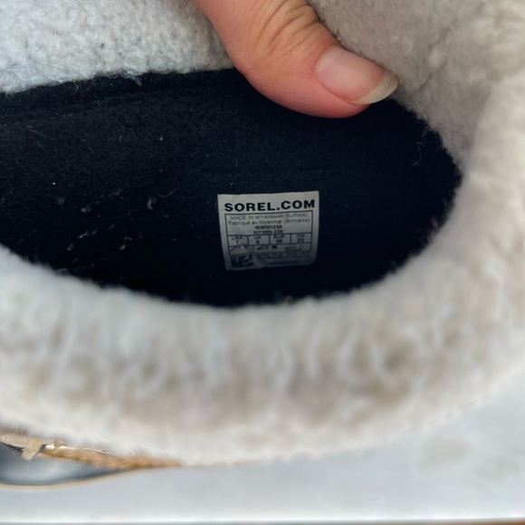 Sorel® Caribou™ YOUTH Suede Lace up Boots Warm winter boots - Picture 12 of 17